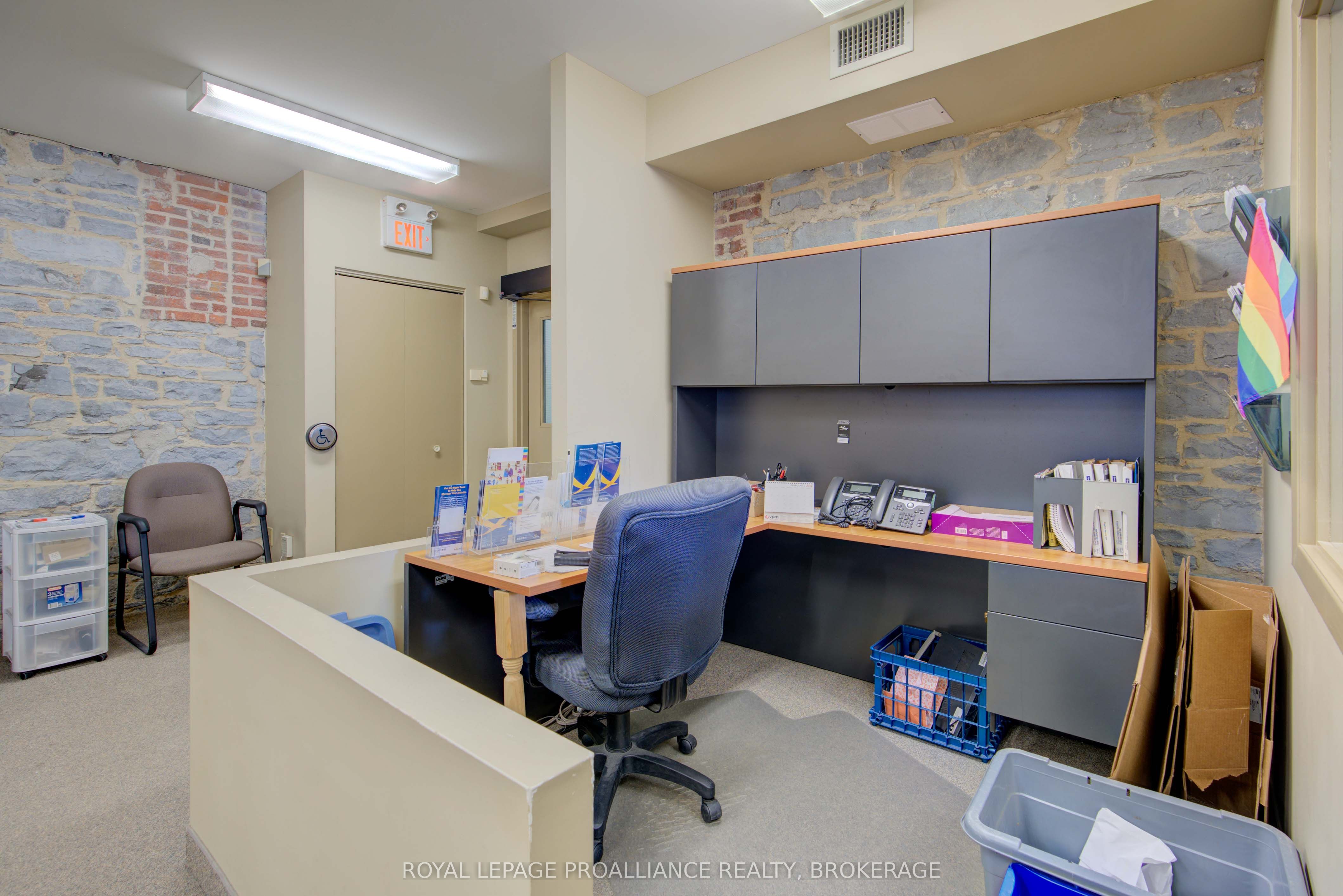 #100 - 308 Wellington Street Property Photo 22