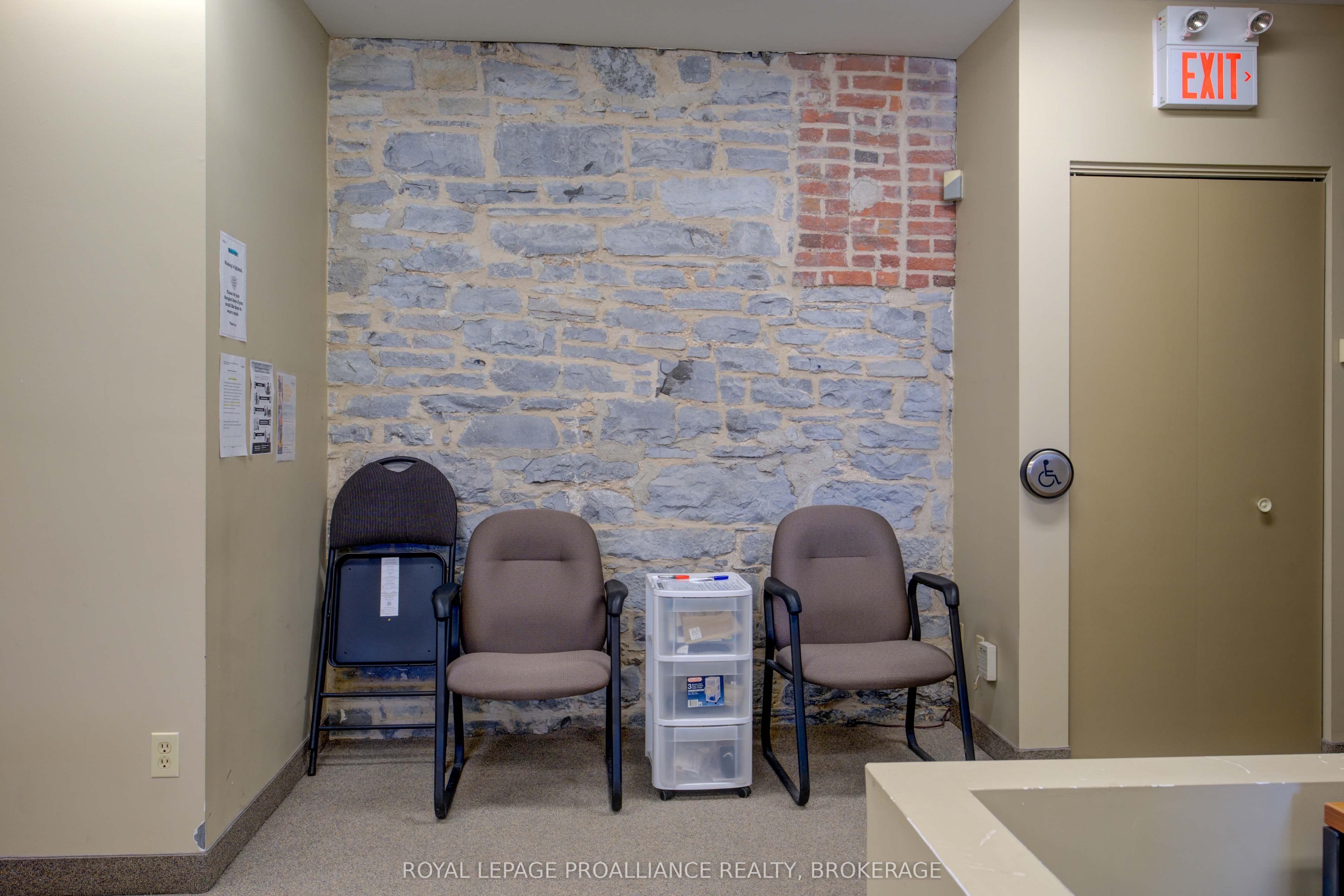 #100 - 308 Wellington Street Property Photo 23