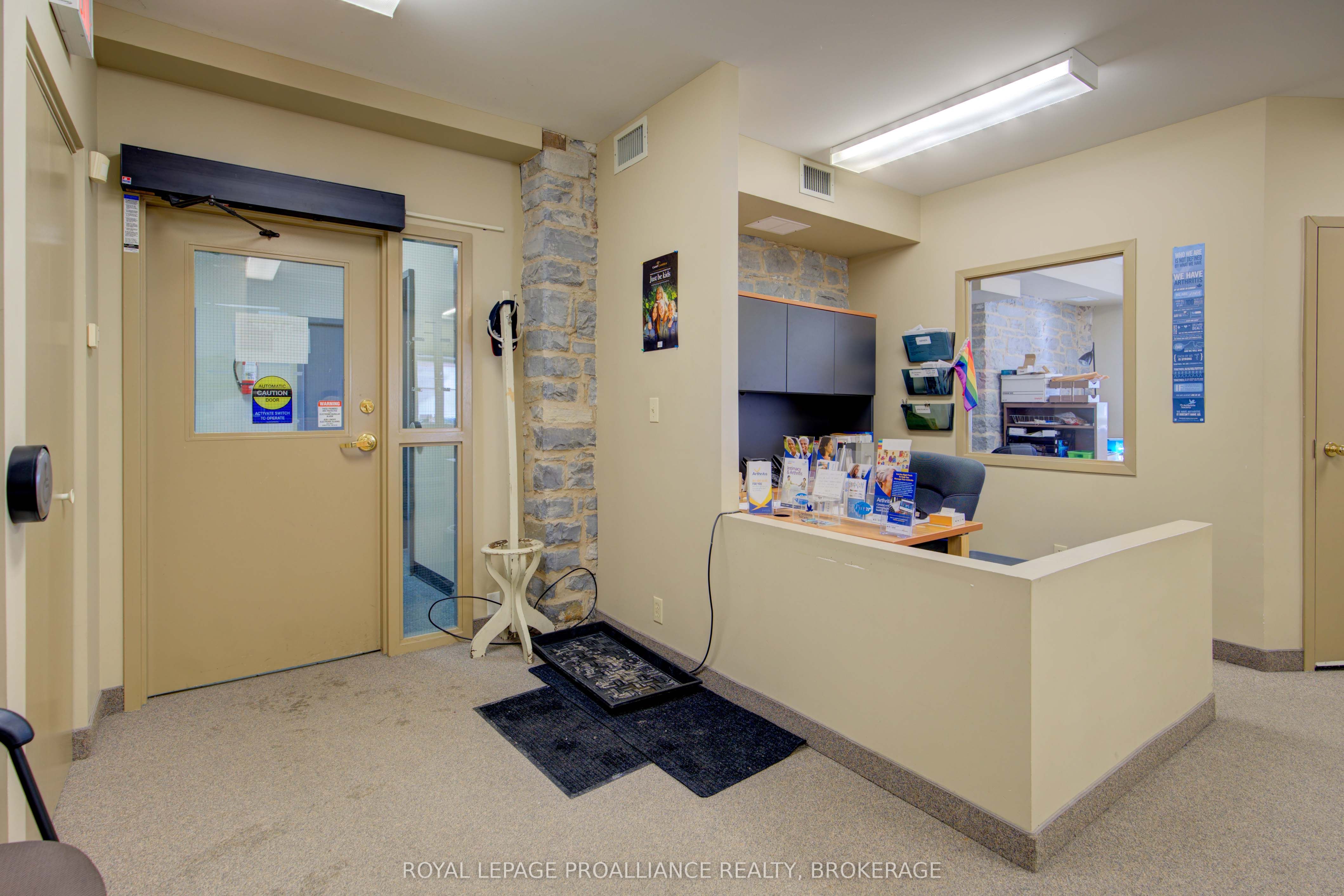 #100 - 308 Wellington Street Property Photo 29