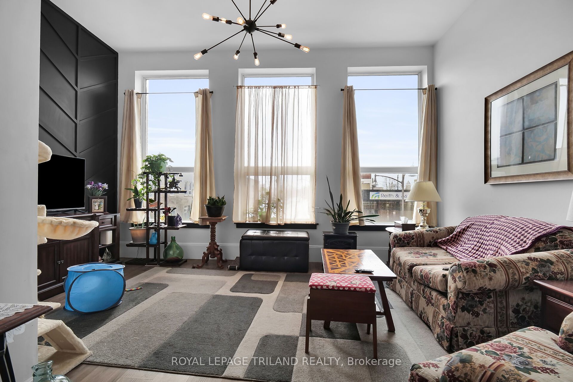 449 Talbot Street Property Photo 13