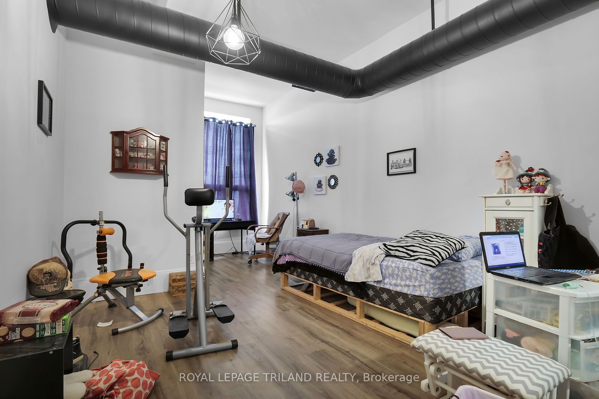 449 Talbot Street Property Photo 15