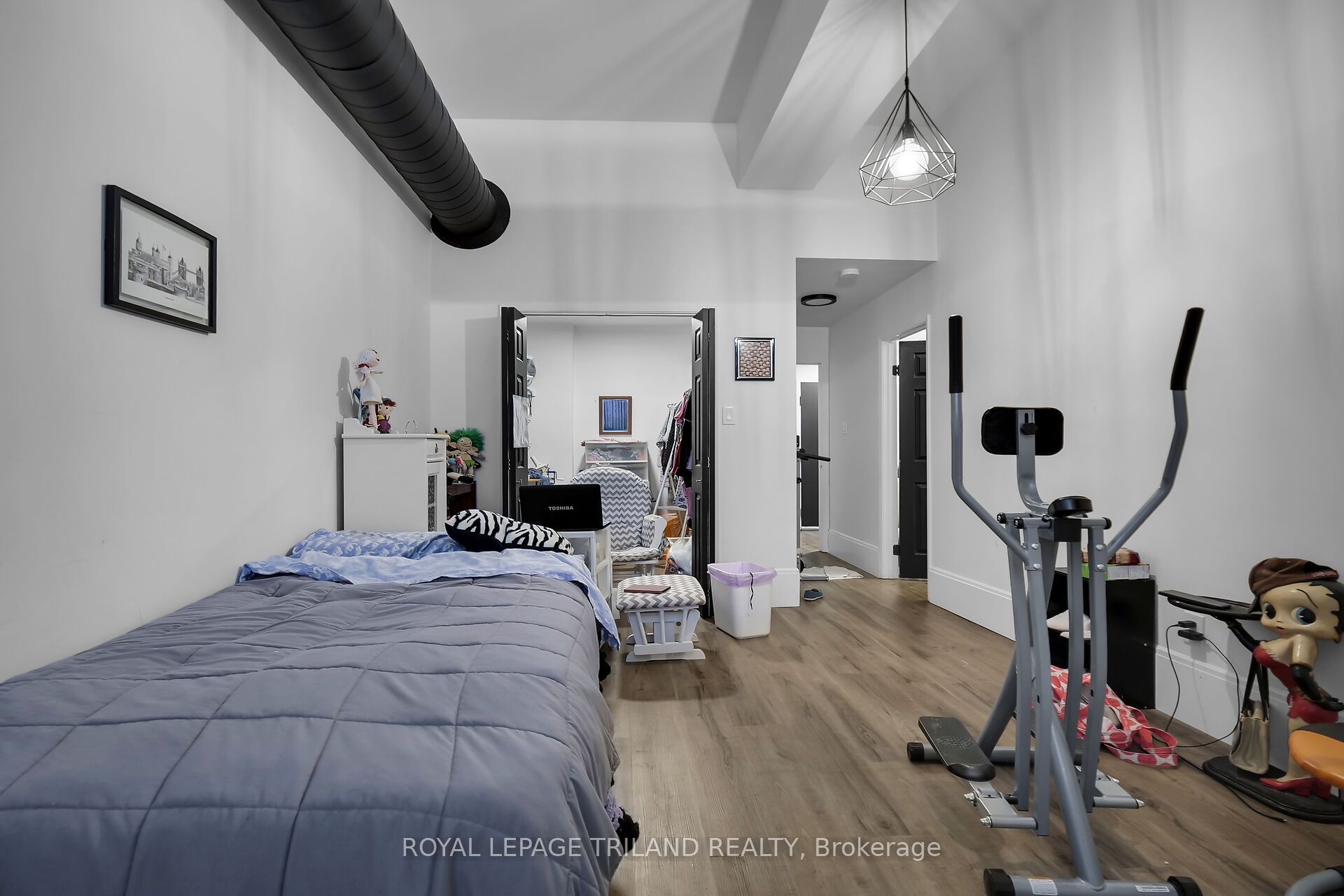 449 Talbot Street Property Photo 16
