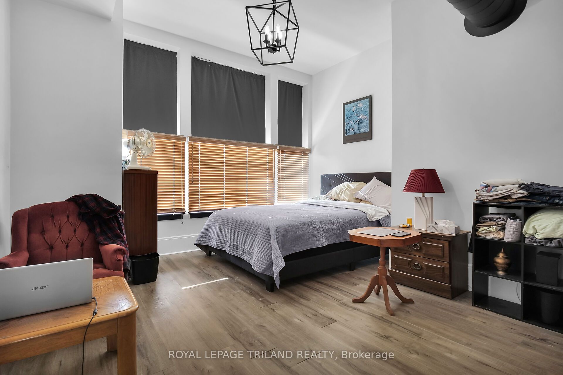 449 Talbot Street Property Photo 17