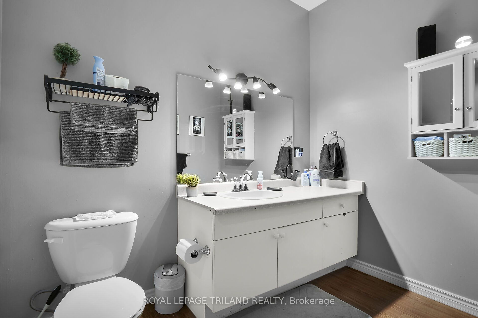 449 Talbot Street Property Photo 22