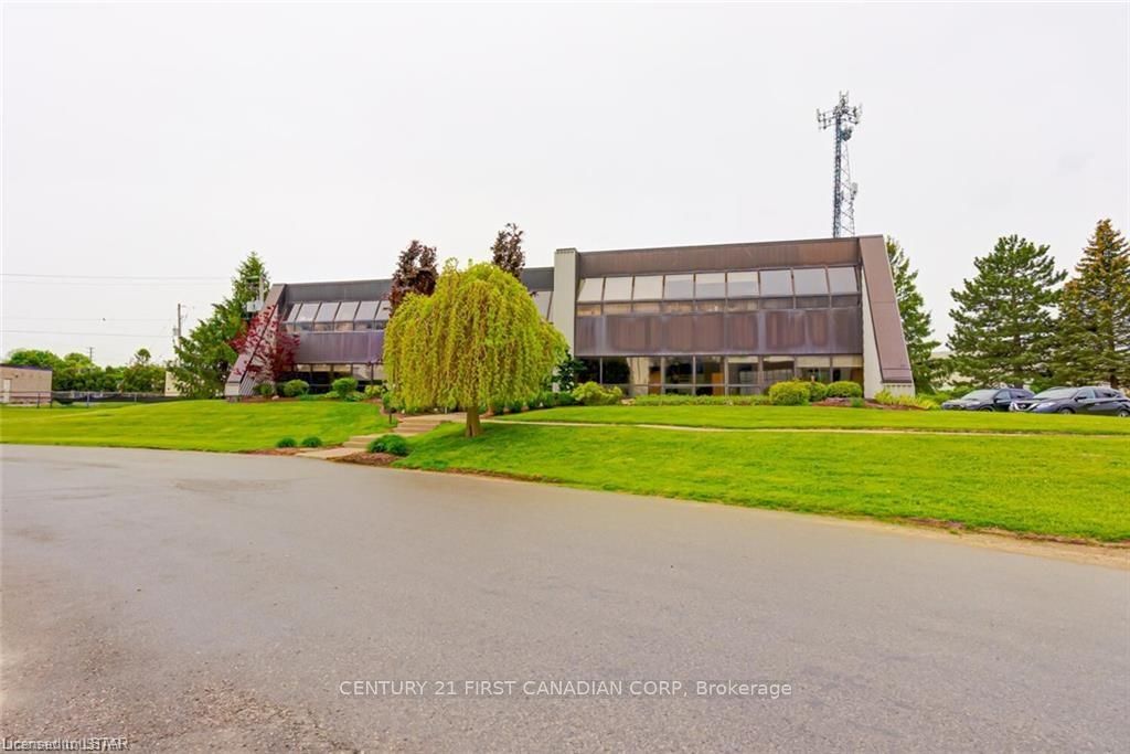 1785 Wonderland Road Property Photo 2