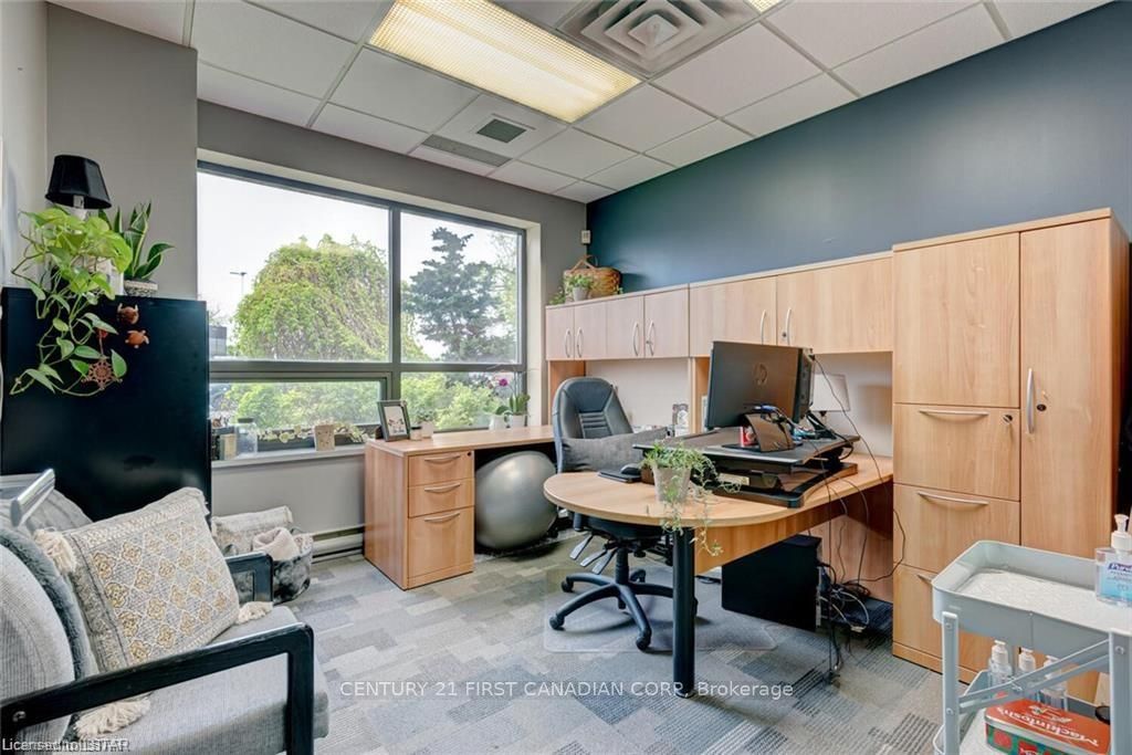 1785 Wonderland Road Property Photo 14
