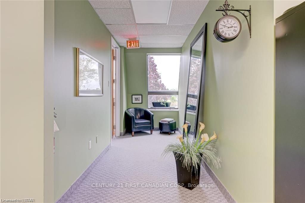 1785 Wonderland Road Property Photo 19