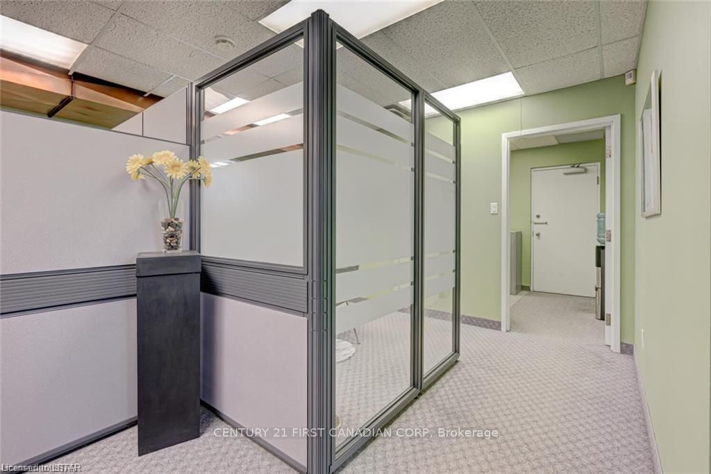 1785 Wonderland Road Property Photo 21