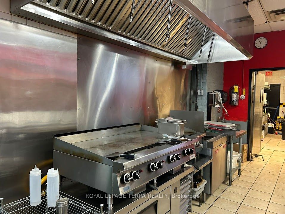 540 Ouellette Avenue Property Photo 17