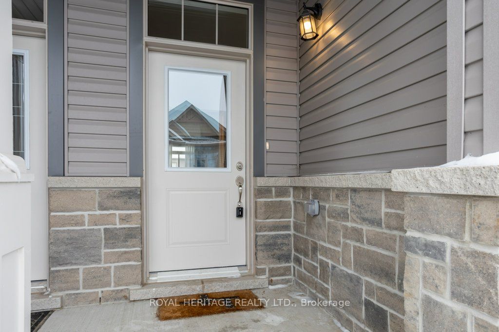 17 Lakewood Crescent Property Photo 2
