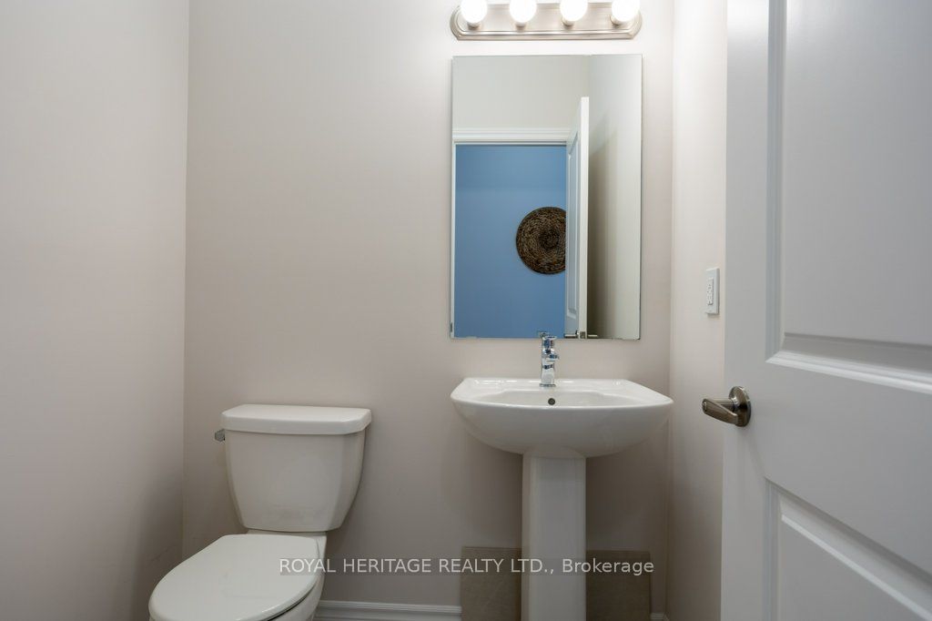 17 Lakewood Crescent Property Photo 5
