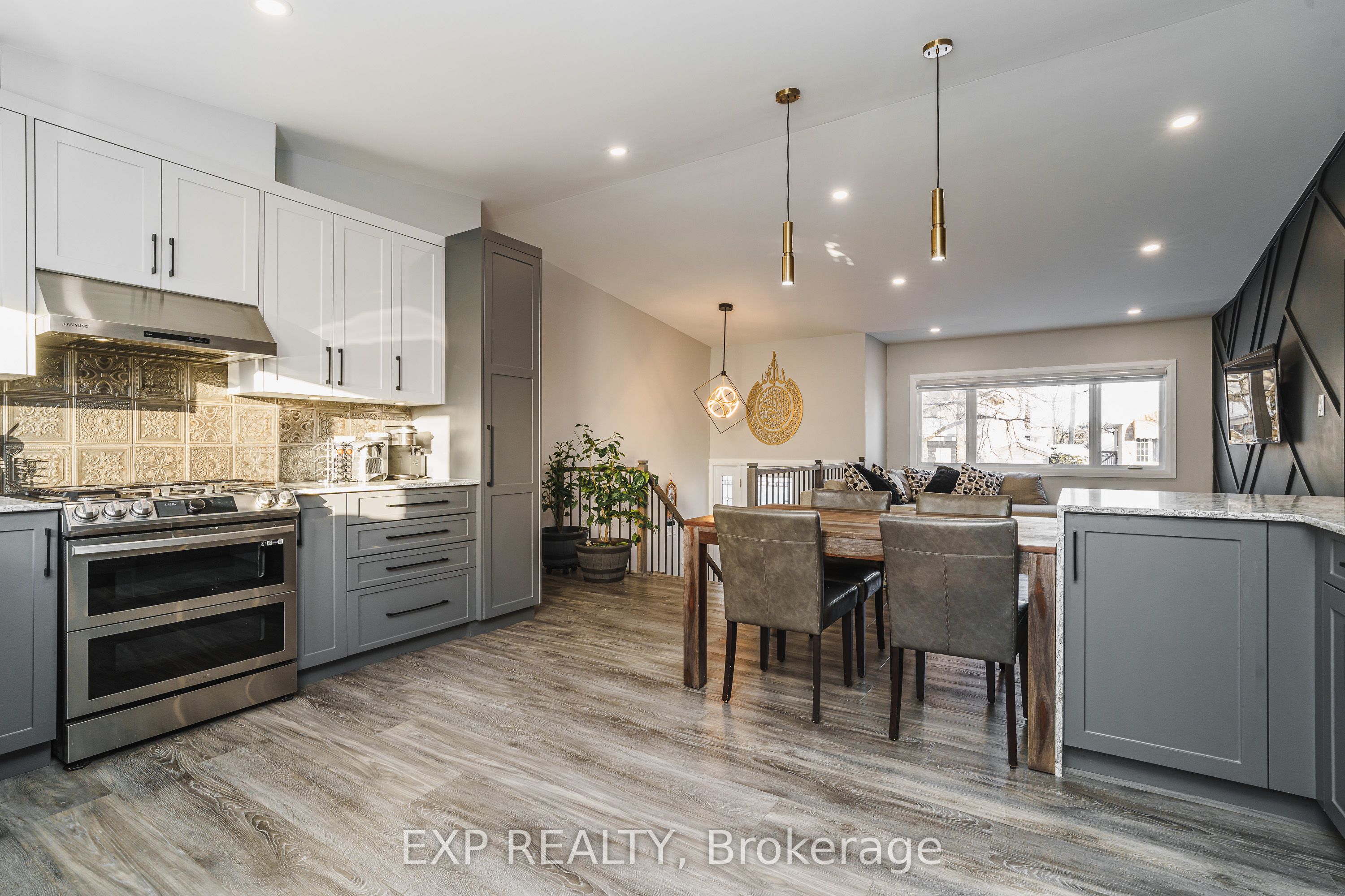 1885 Arizona Avenue Property Photo 3
