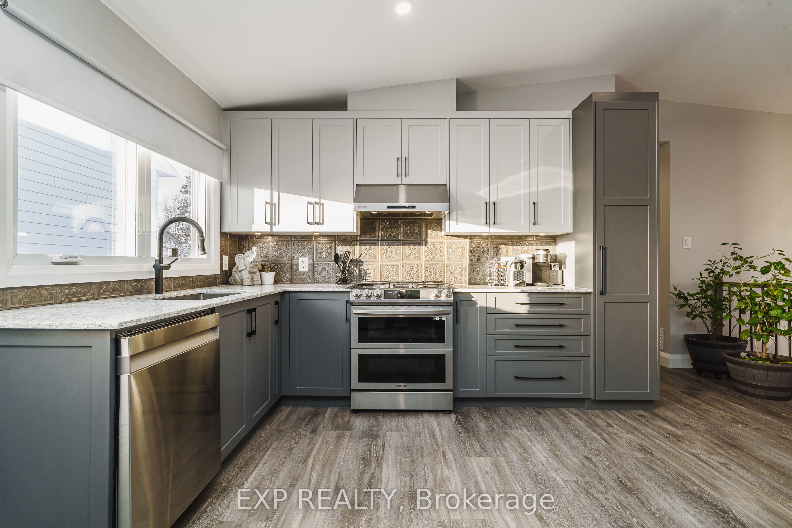 1885 Arizona Avenue Property Photo 4
