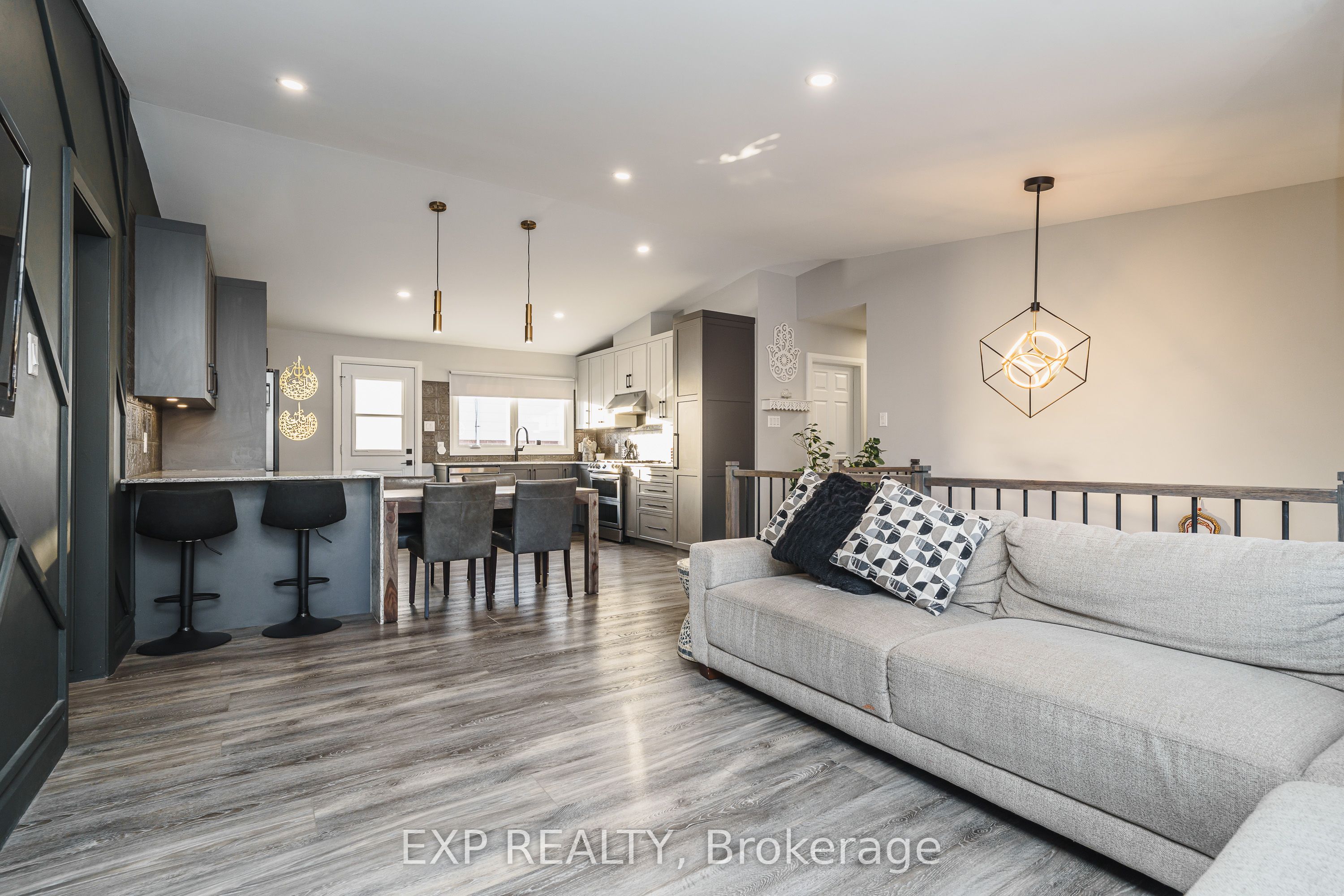 1885 Arizona Avenue Property Photo 7