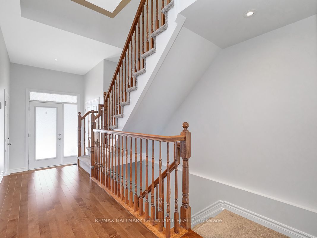 695 Putney Crescent Property Photo 2