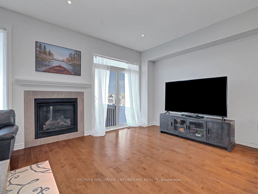 695 Putney Crescent Property Photo 8