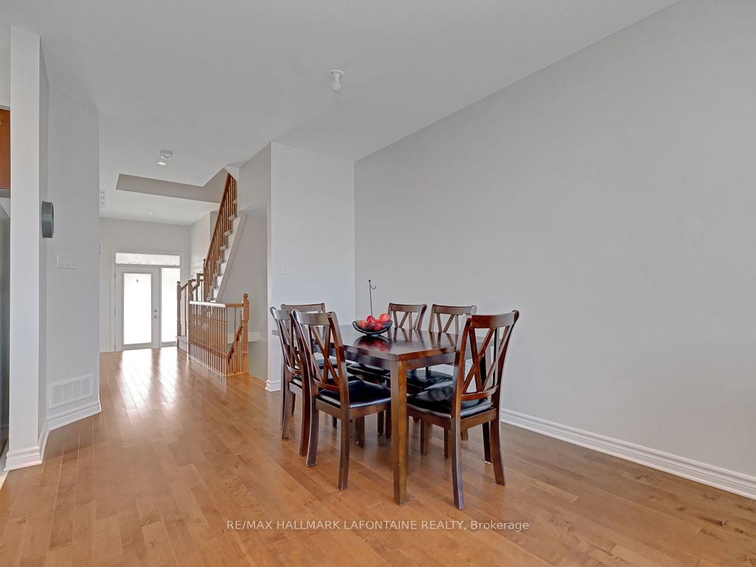 695 Putney Crescent Property Photo 9