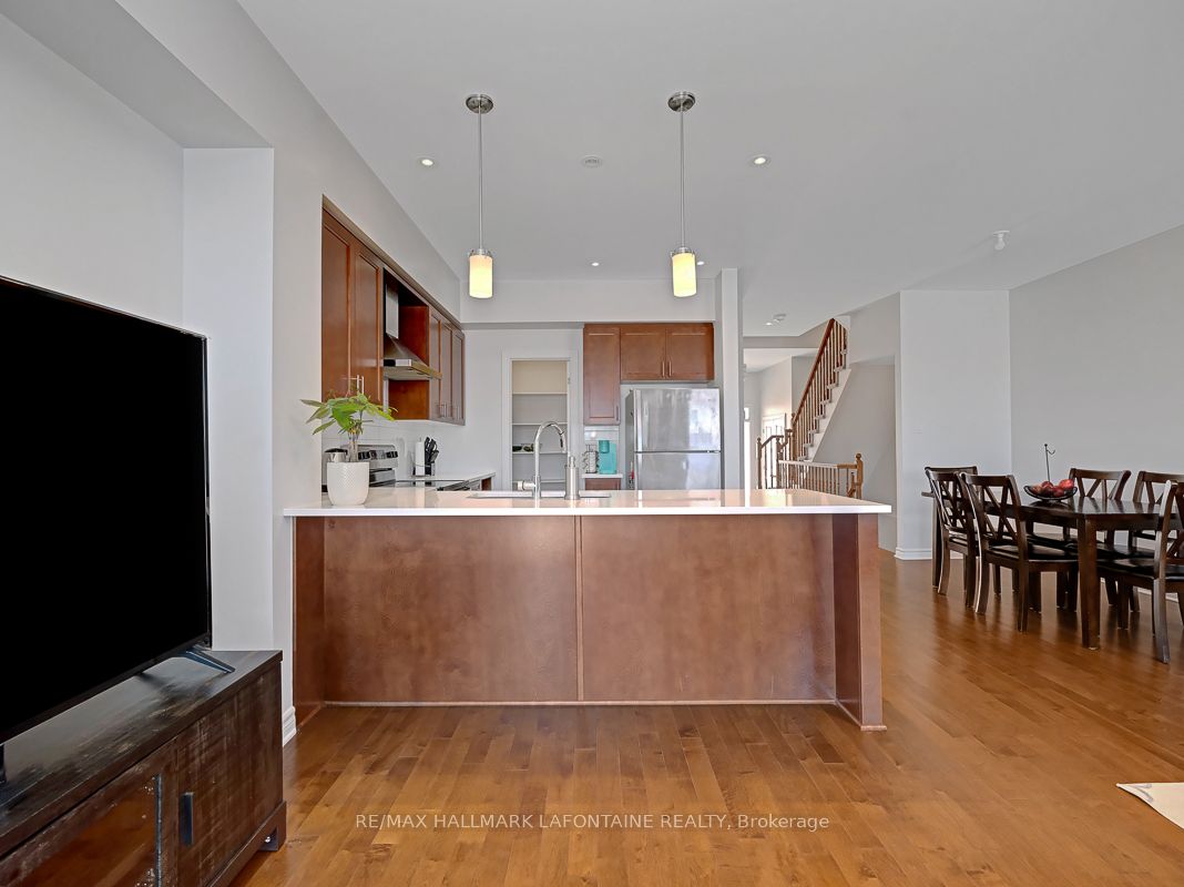 695 Putney Crescent Property Photo 13