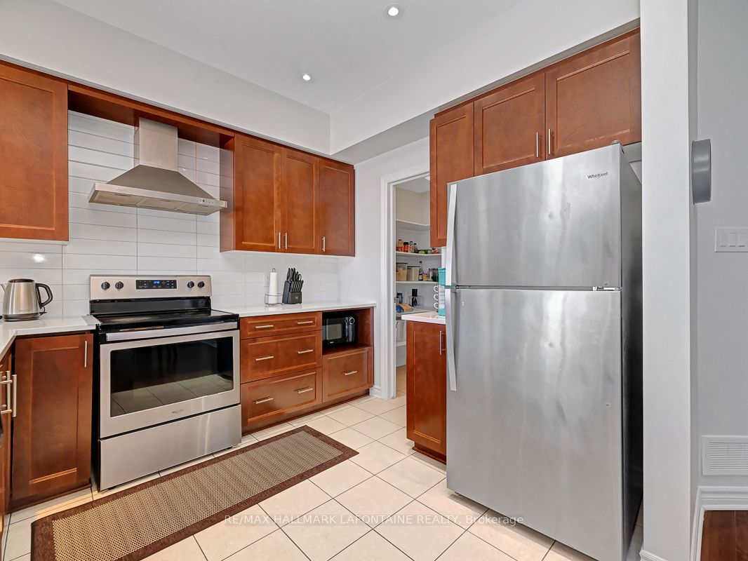 695 Putney Crescent Property Photo 14