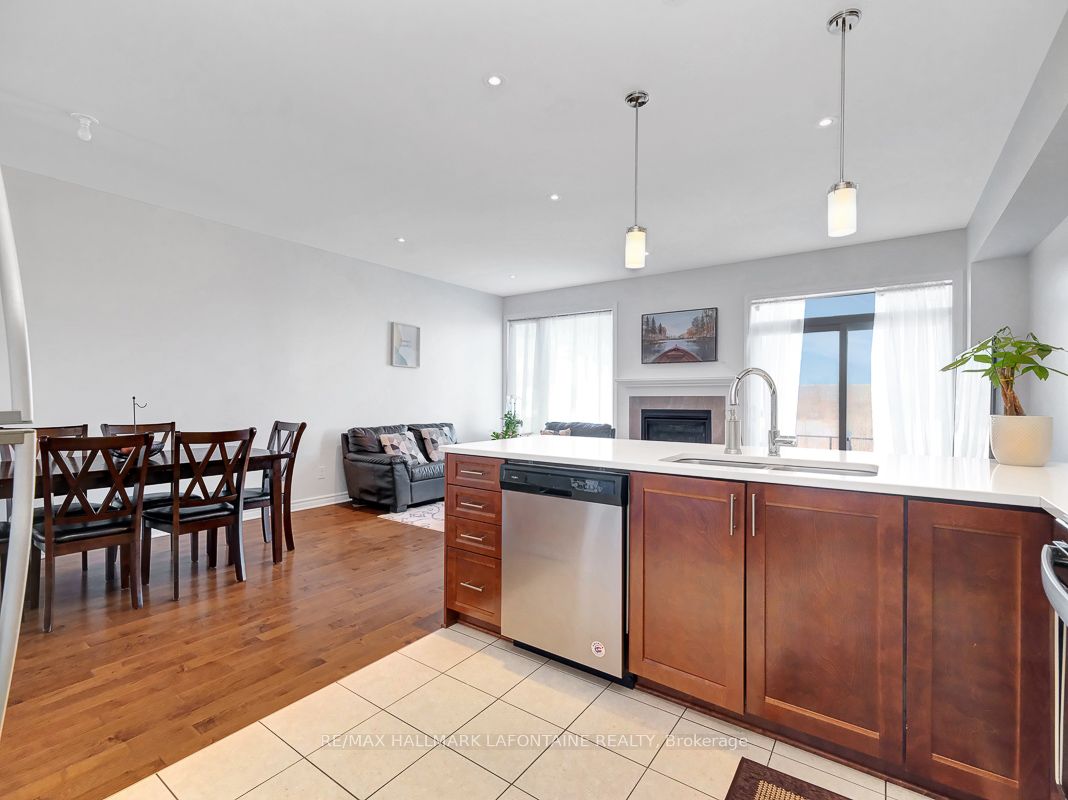 695 Putney Crescent Property Photo 16