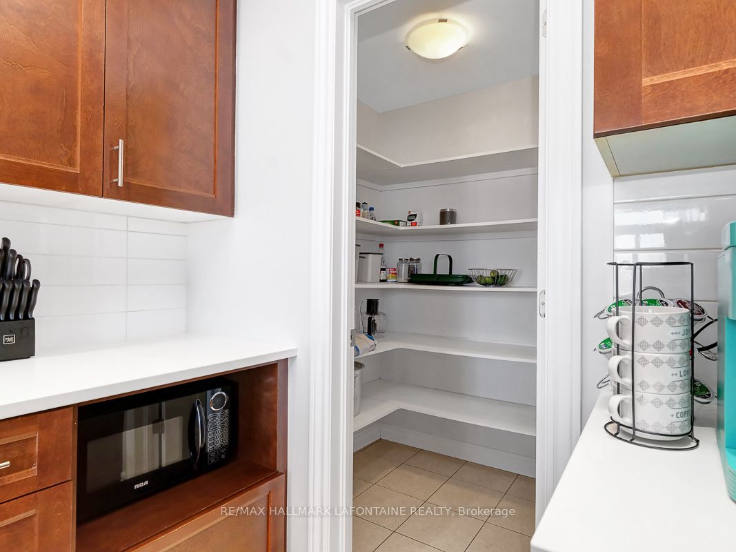 695 Putney Crescent Property Photo 18