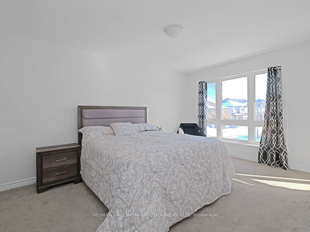 695 Putney Crescent Property Photo 20