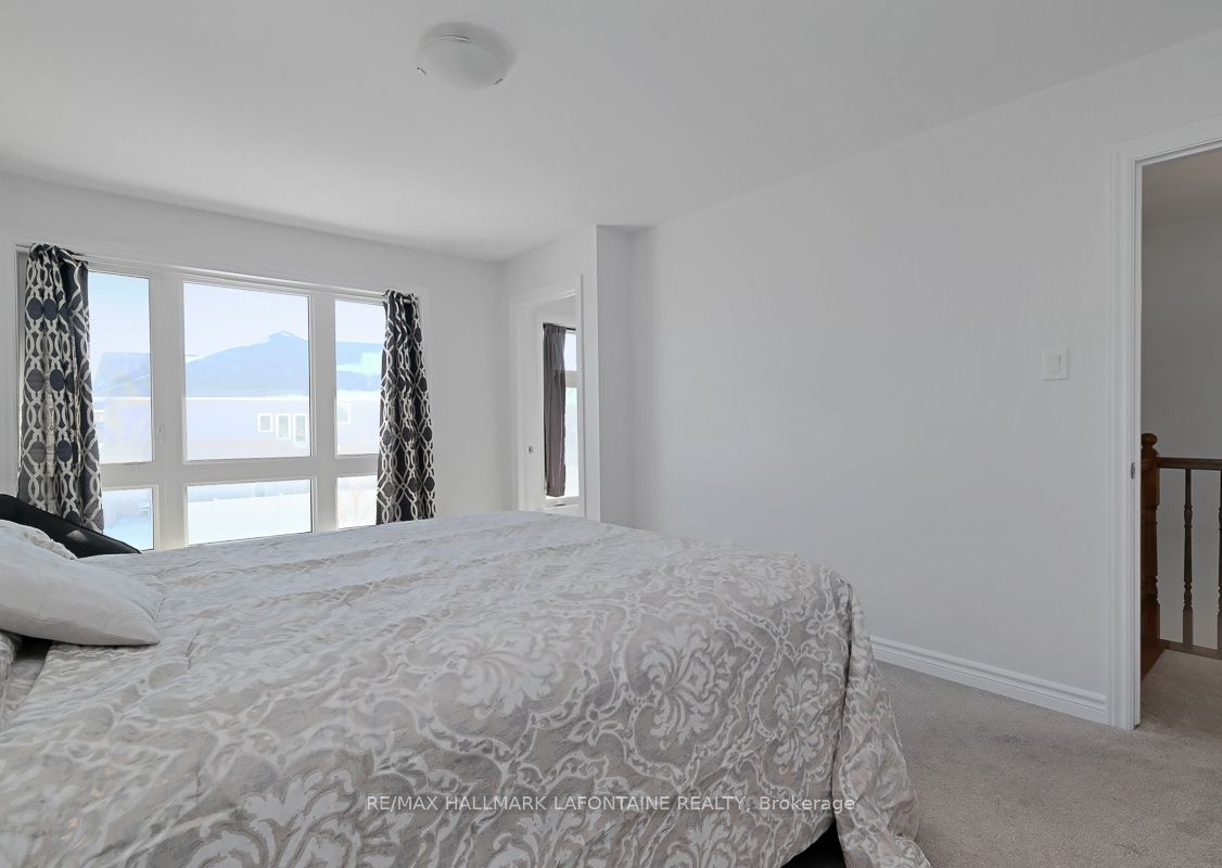 695 Putney Crescent Property Photo 21