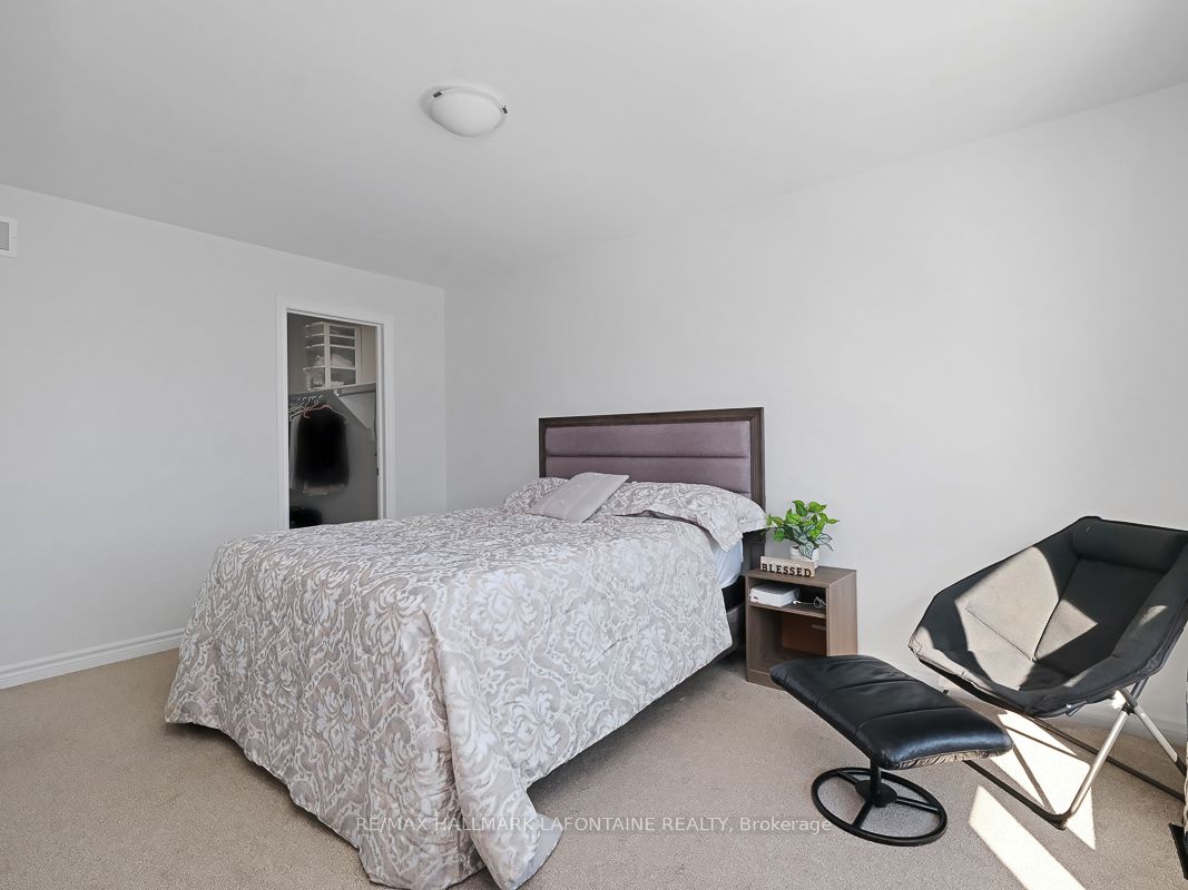 695 Putney Crescent Property Photo 22