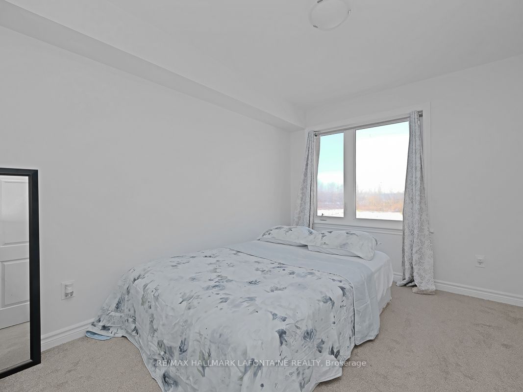 695 Putney Crescent Property Photo 29