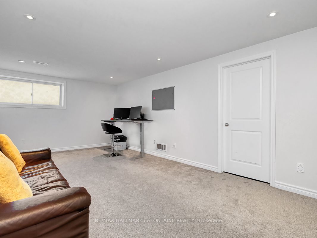 695 Putney Crescent Property Photo 32