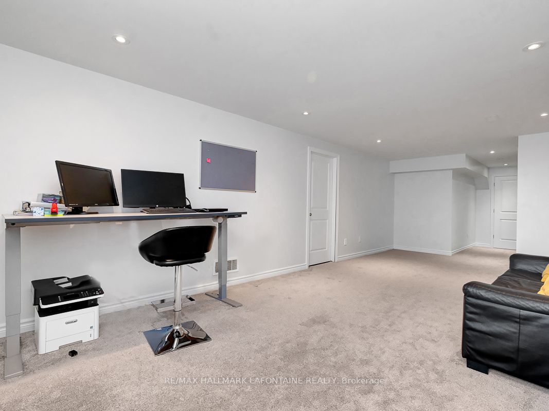 695 Putney Crescent Property Photo 33