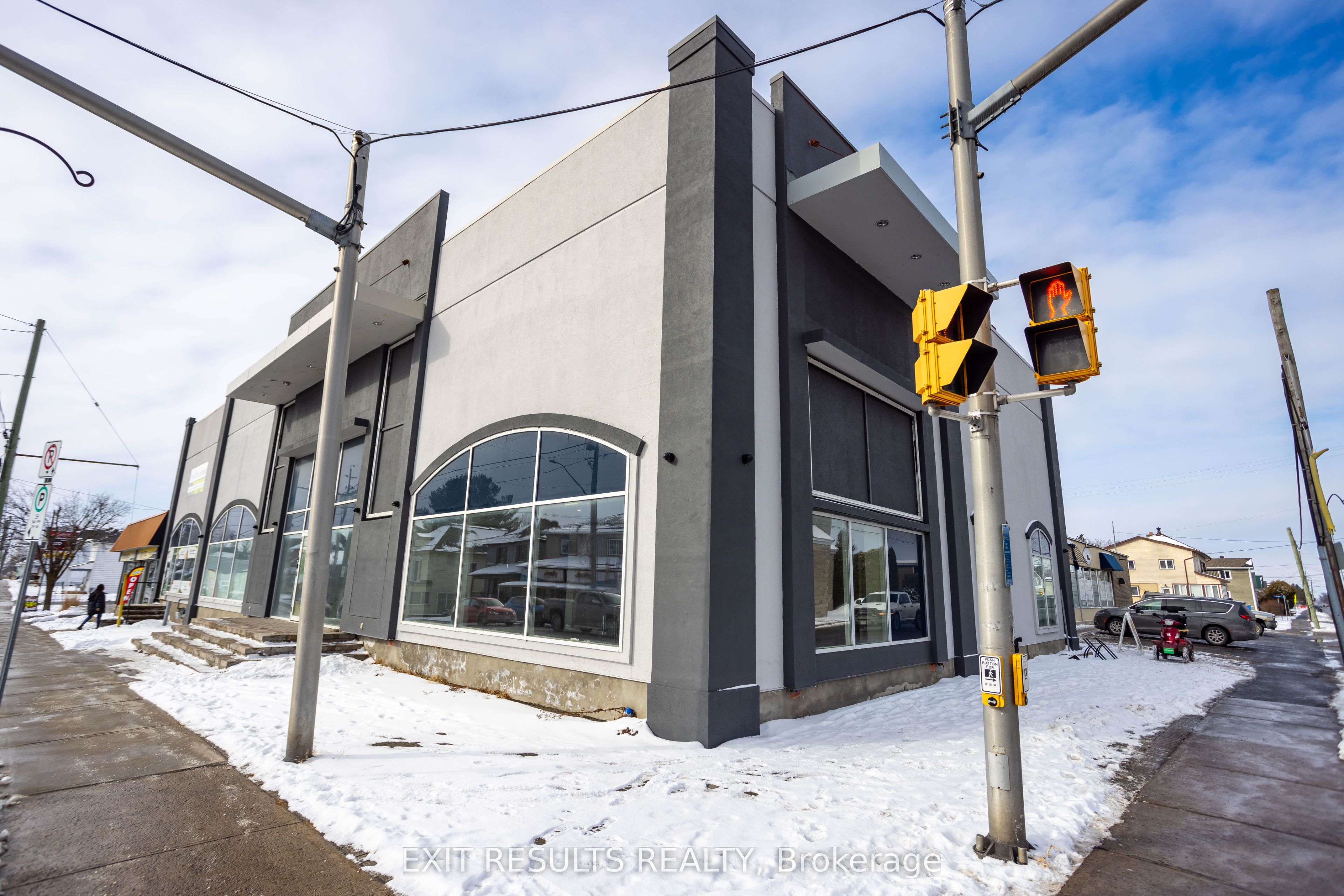 1027 Notre Dame Street Property Photo 3