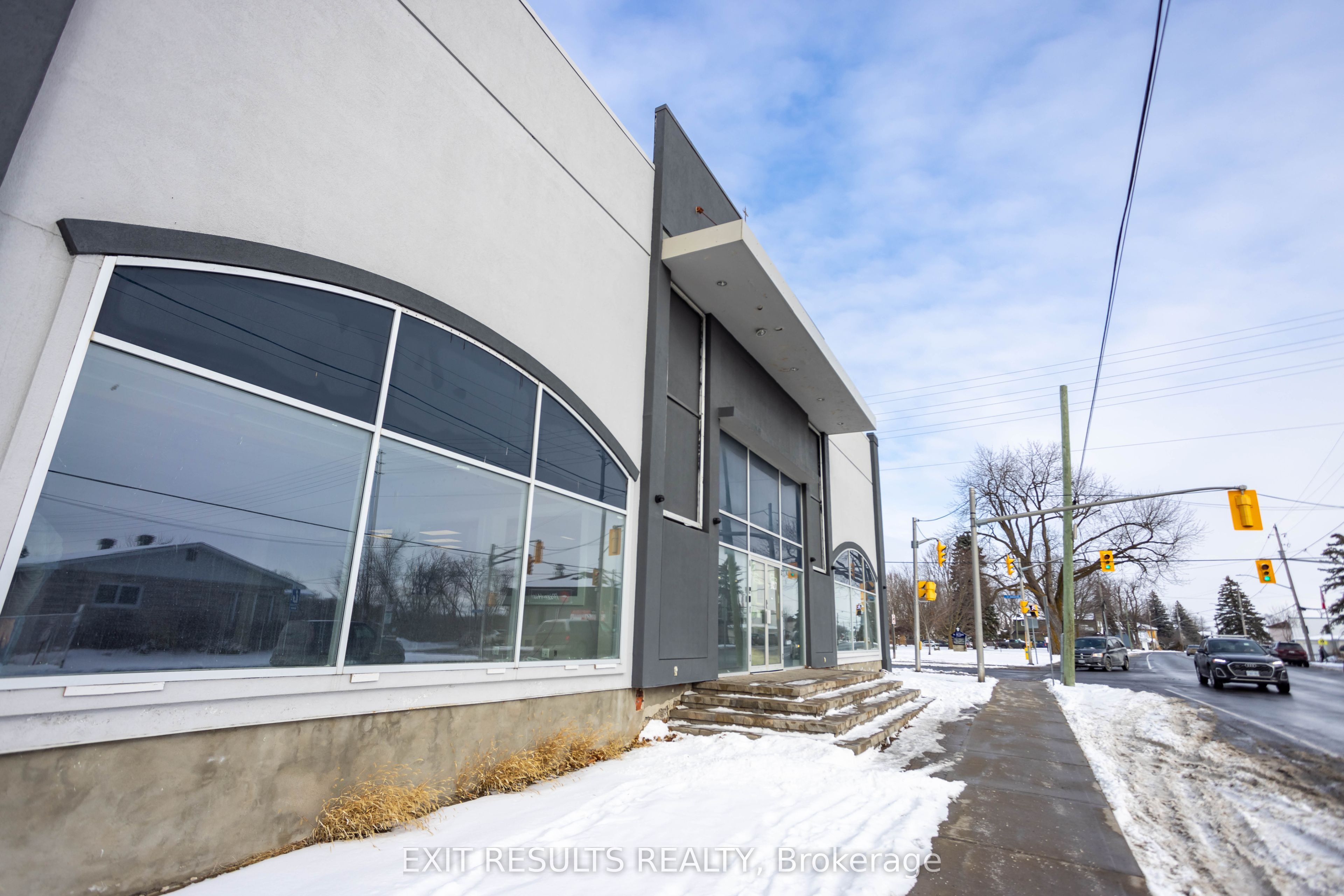 1027 Notre Dame Street Property Photo 4