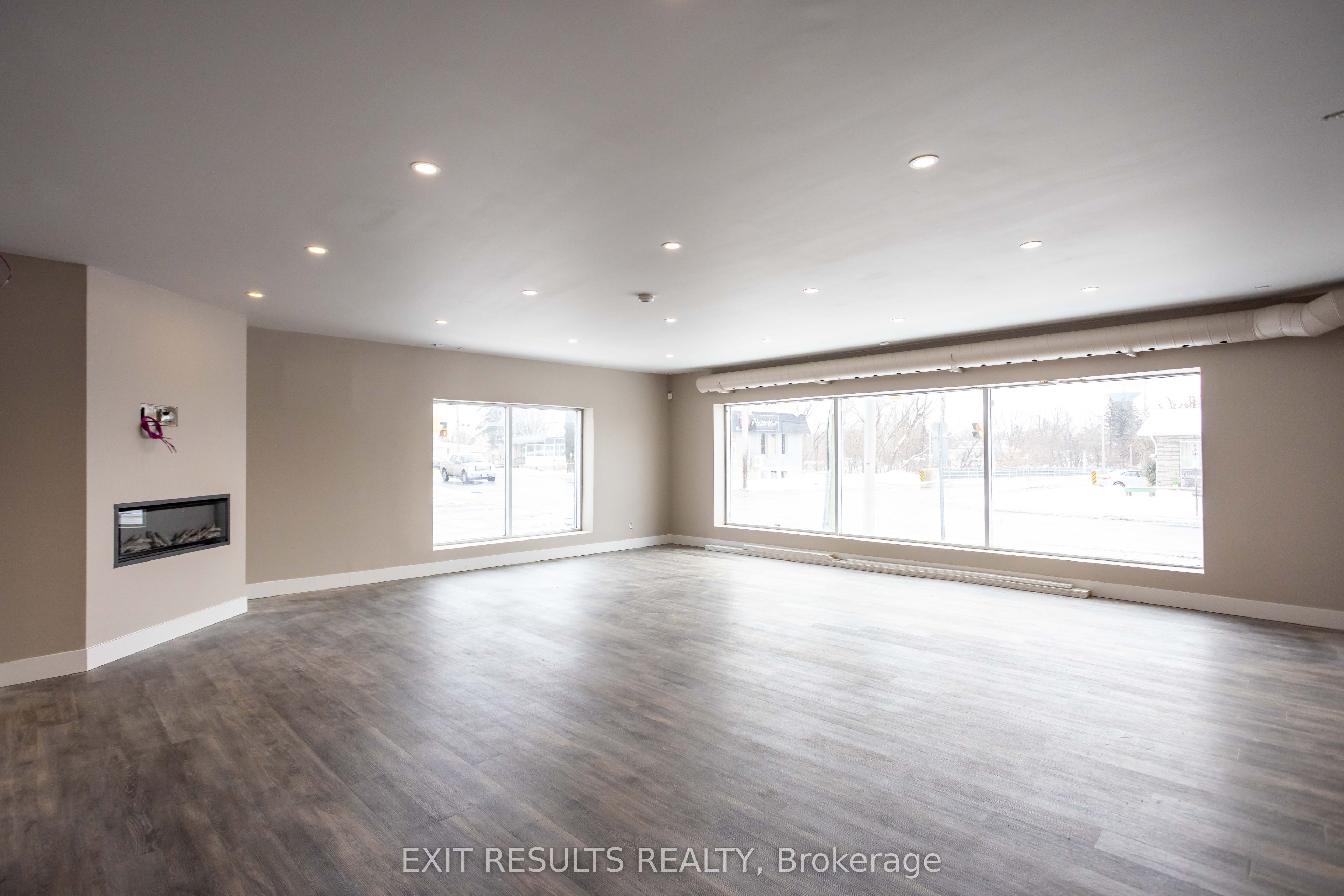 1027 Notre Dame Street Property Photo 8