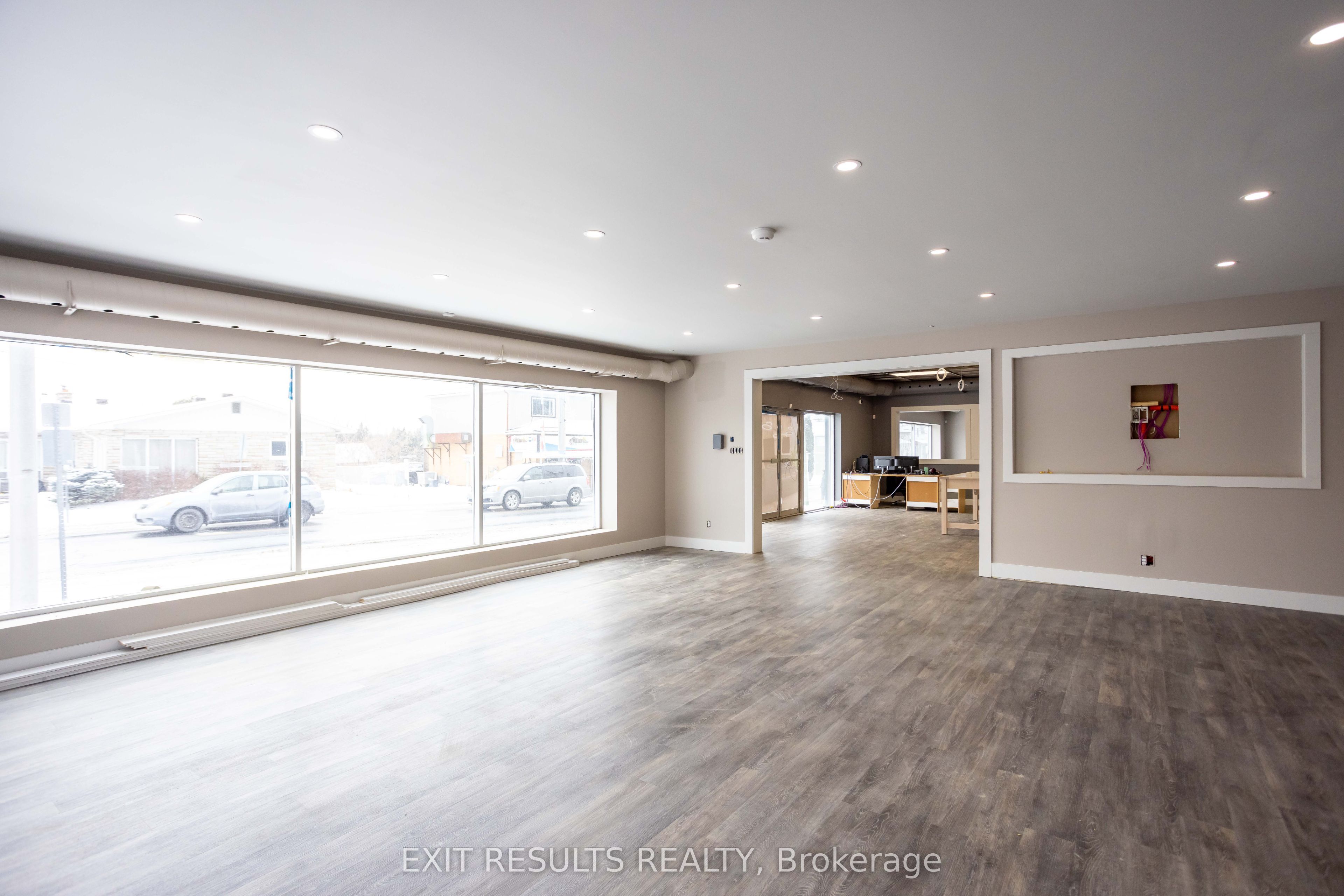 1027 Notre Dame Street Property Photo 9