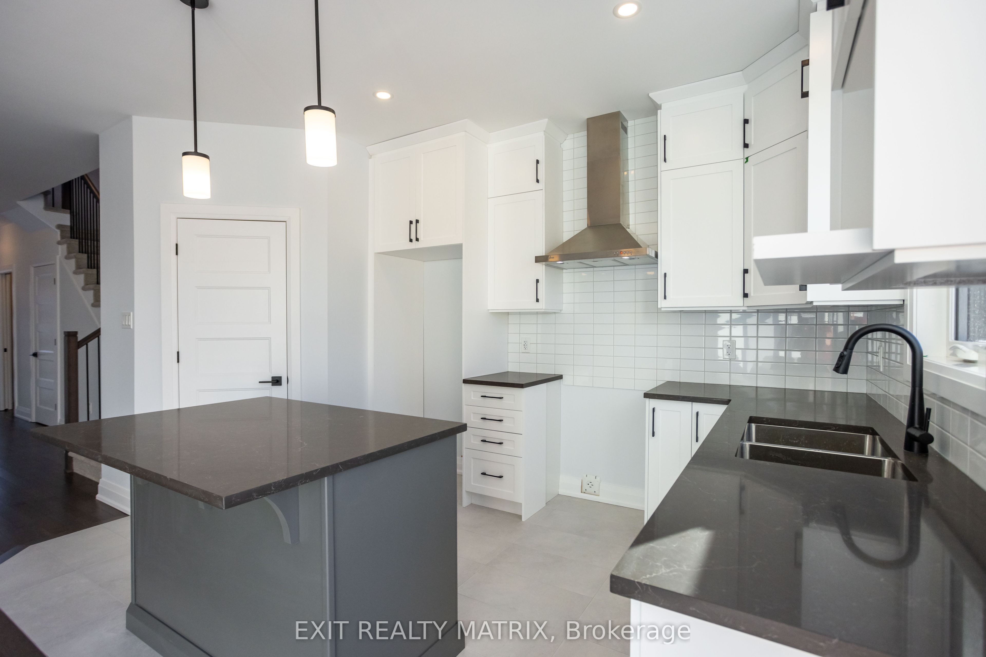 968 Cologne Street Property Photo 7