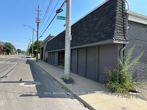 #2 - 360 Wentworth Street Property Photo 3