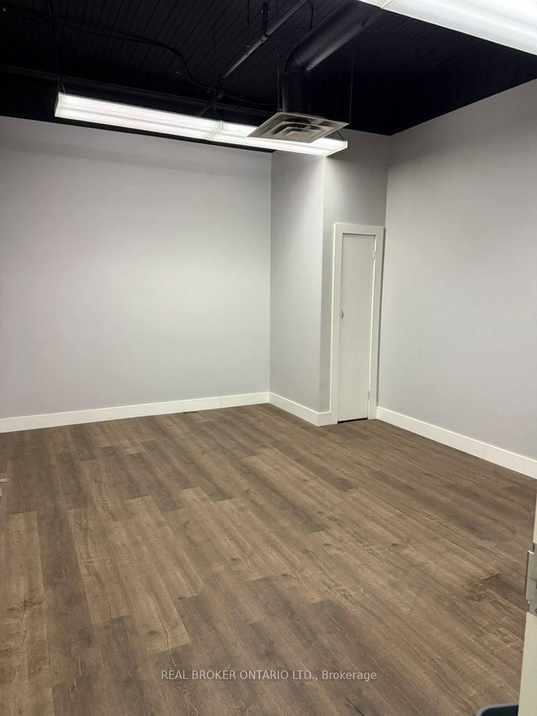#2 - 360 Wentworth Street Property Photo 9