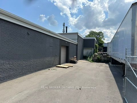 #2 - 360 Wentworth Street Property Photo 13