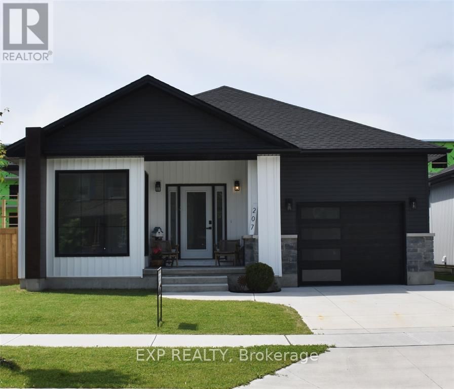 207 Essex Street Property Photo