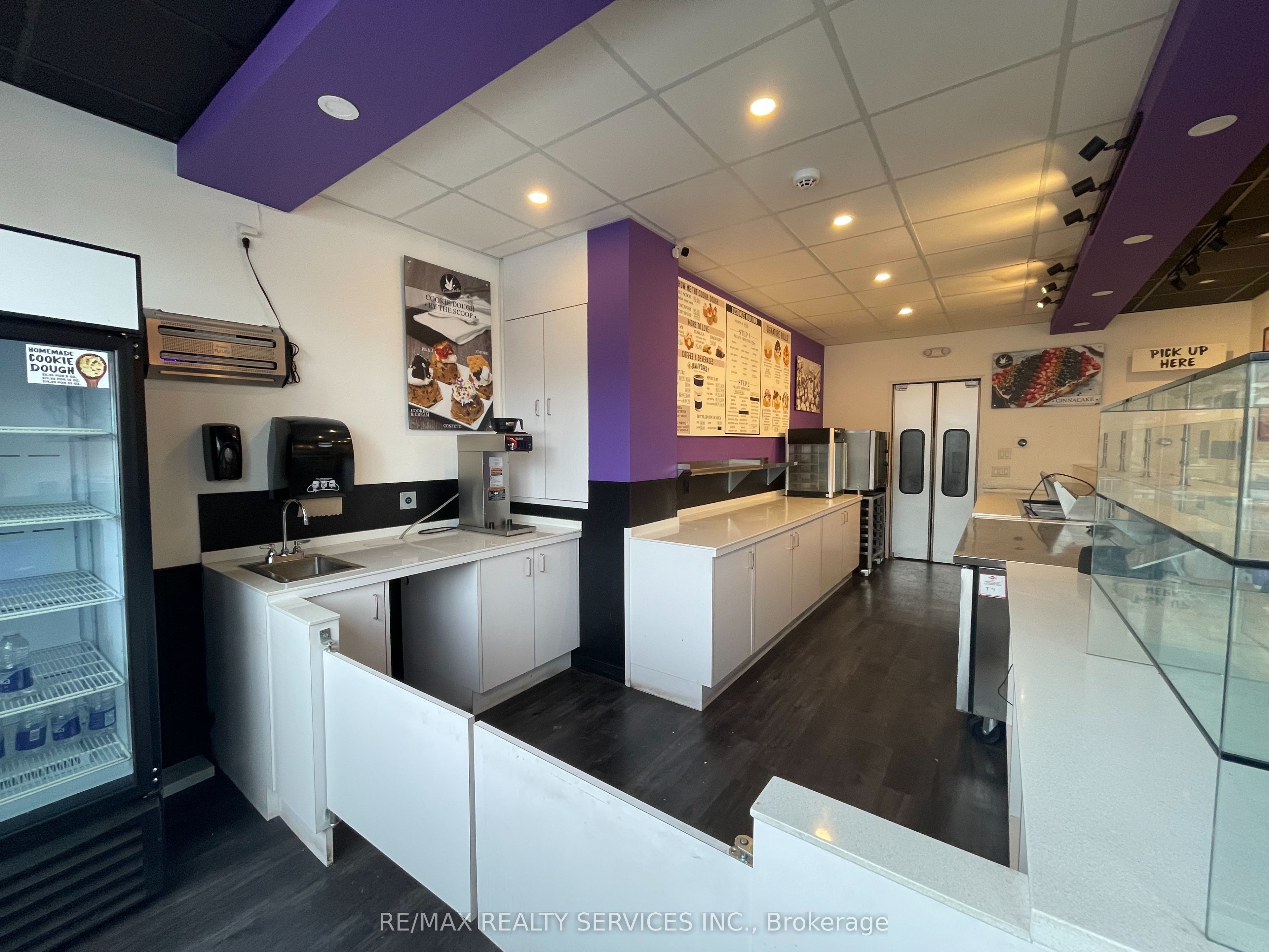 1035 King Street Property Photo 8
