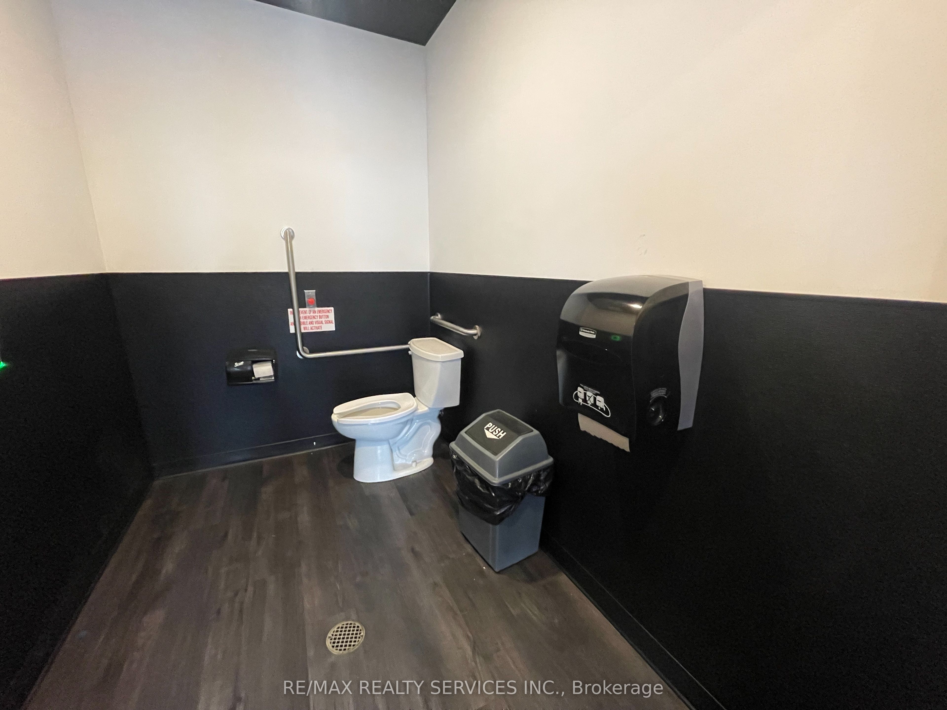 1035 King Street Property Photo 9