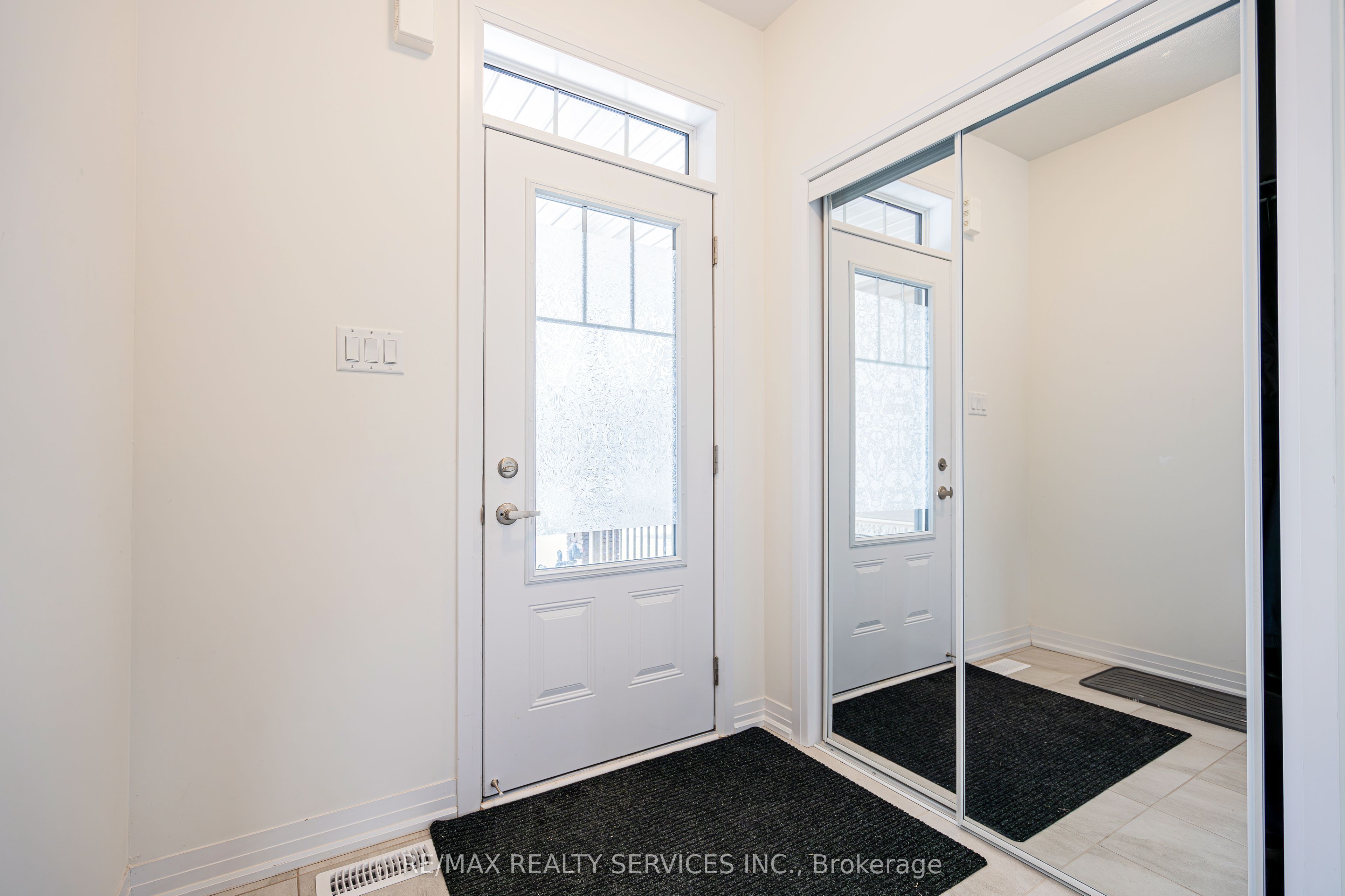 119 Brighton Lane Property Photo 4