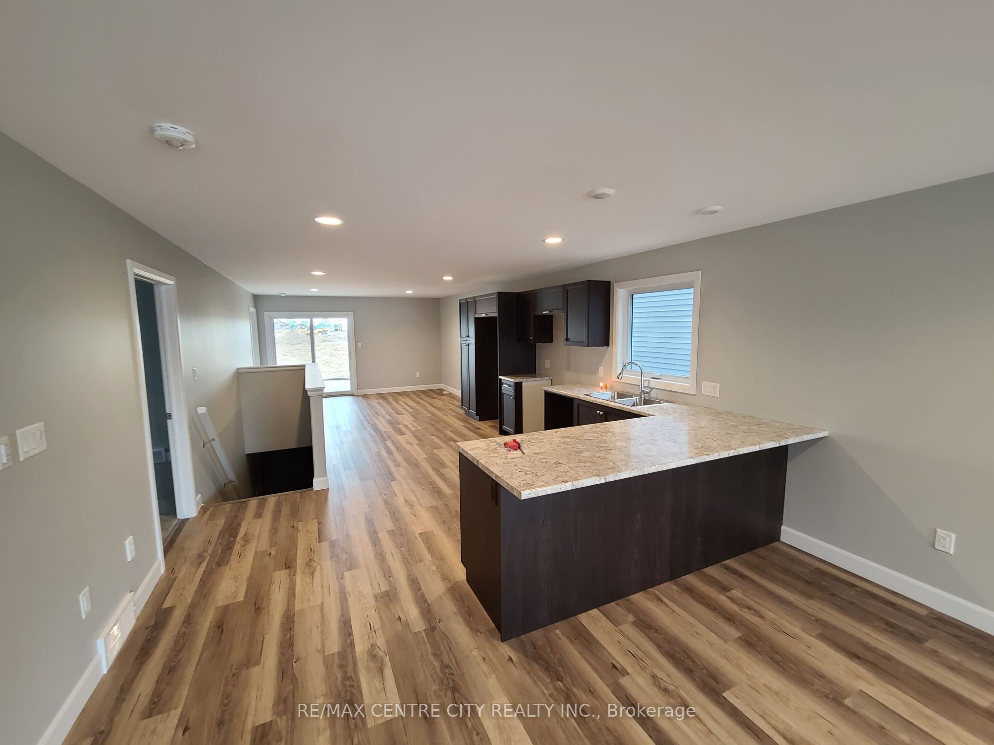 137 Arrowhead Lane Property Photo 3