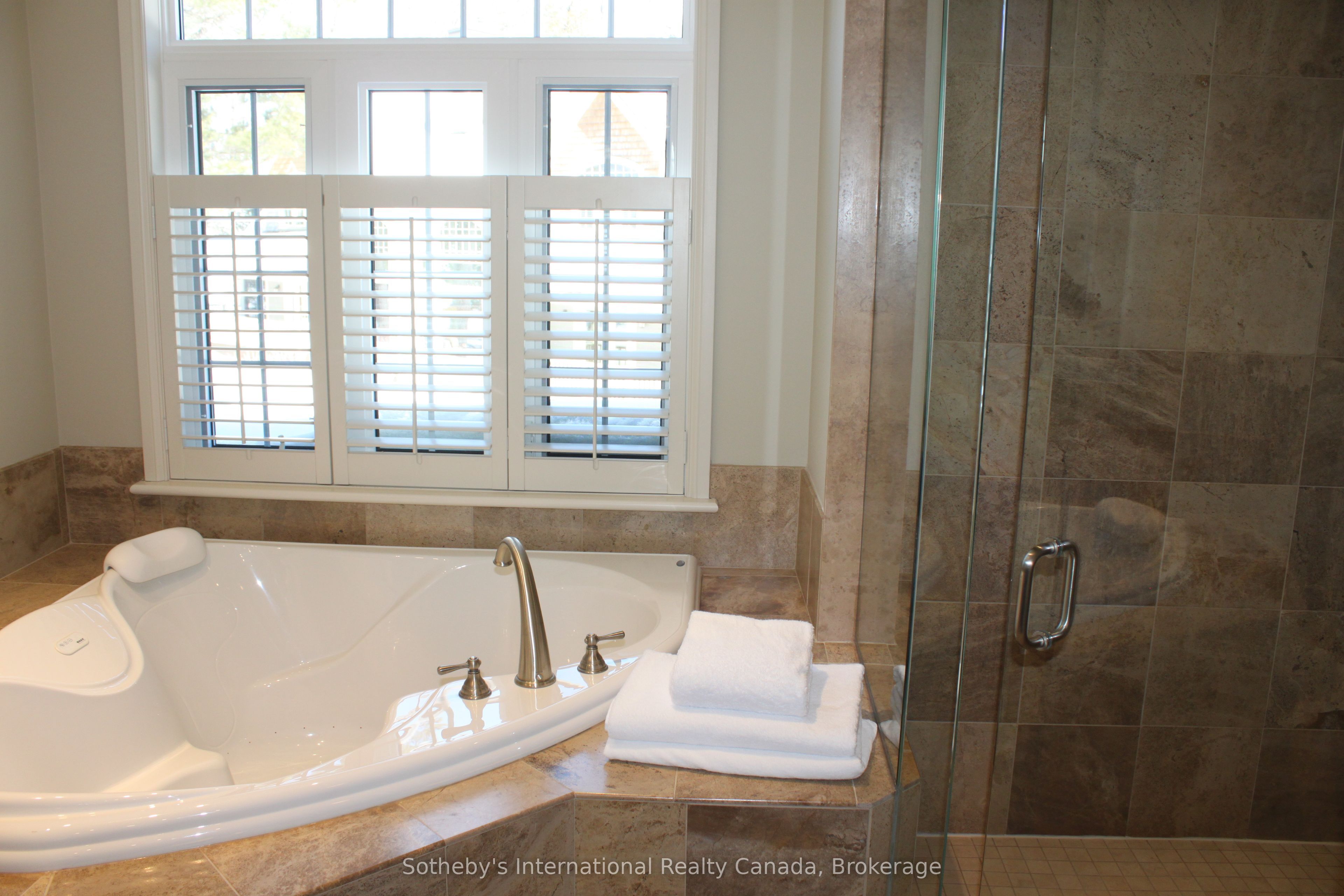 #c4 W9 - 3876 Muskoka Road 118 Road Property Photo 11