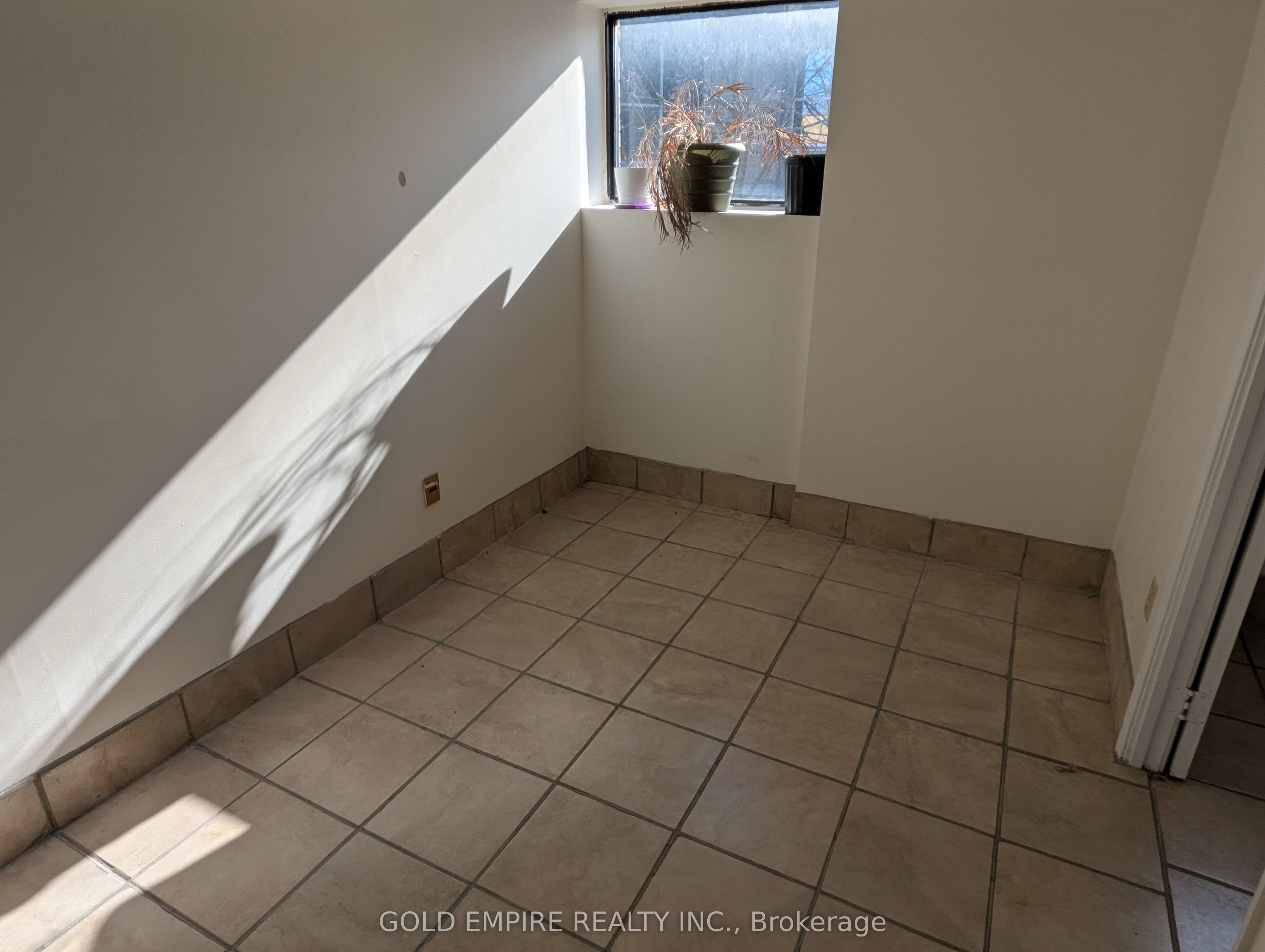 ##8 - 41 Mondamin Street Property Photo 10