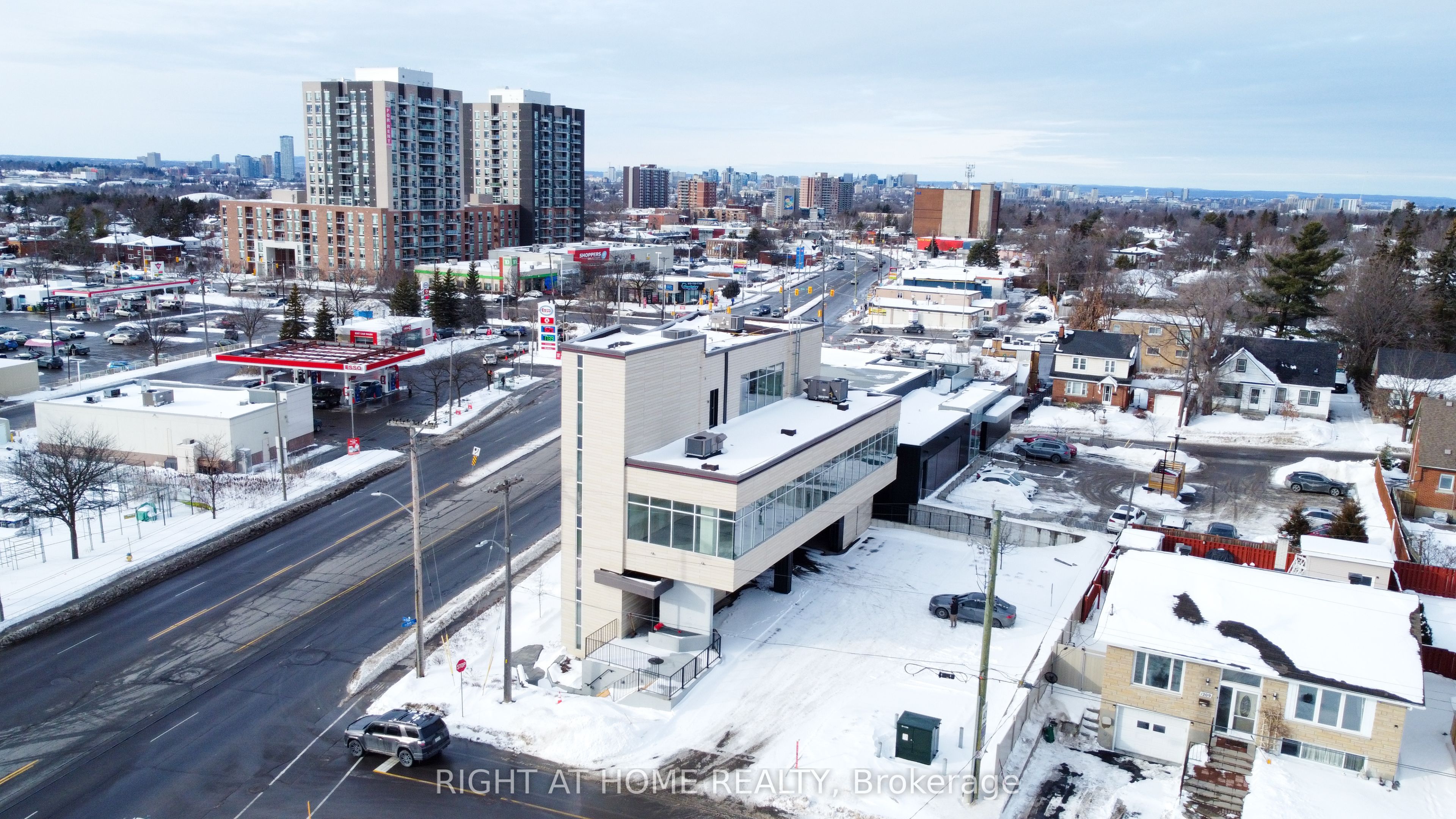 1637 Bank Street Property Photo