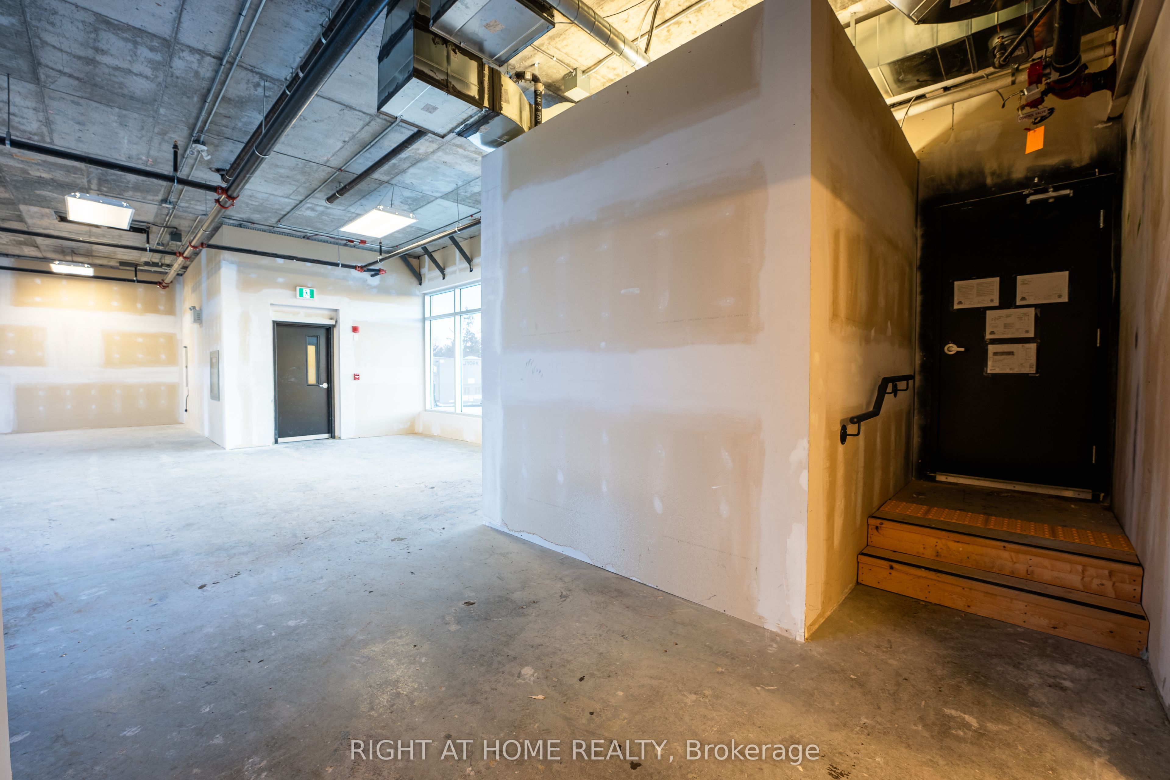 #101 - 1637 Bank Street Property Photo 15