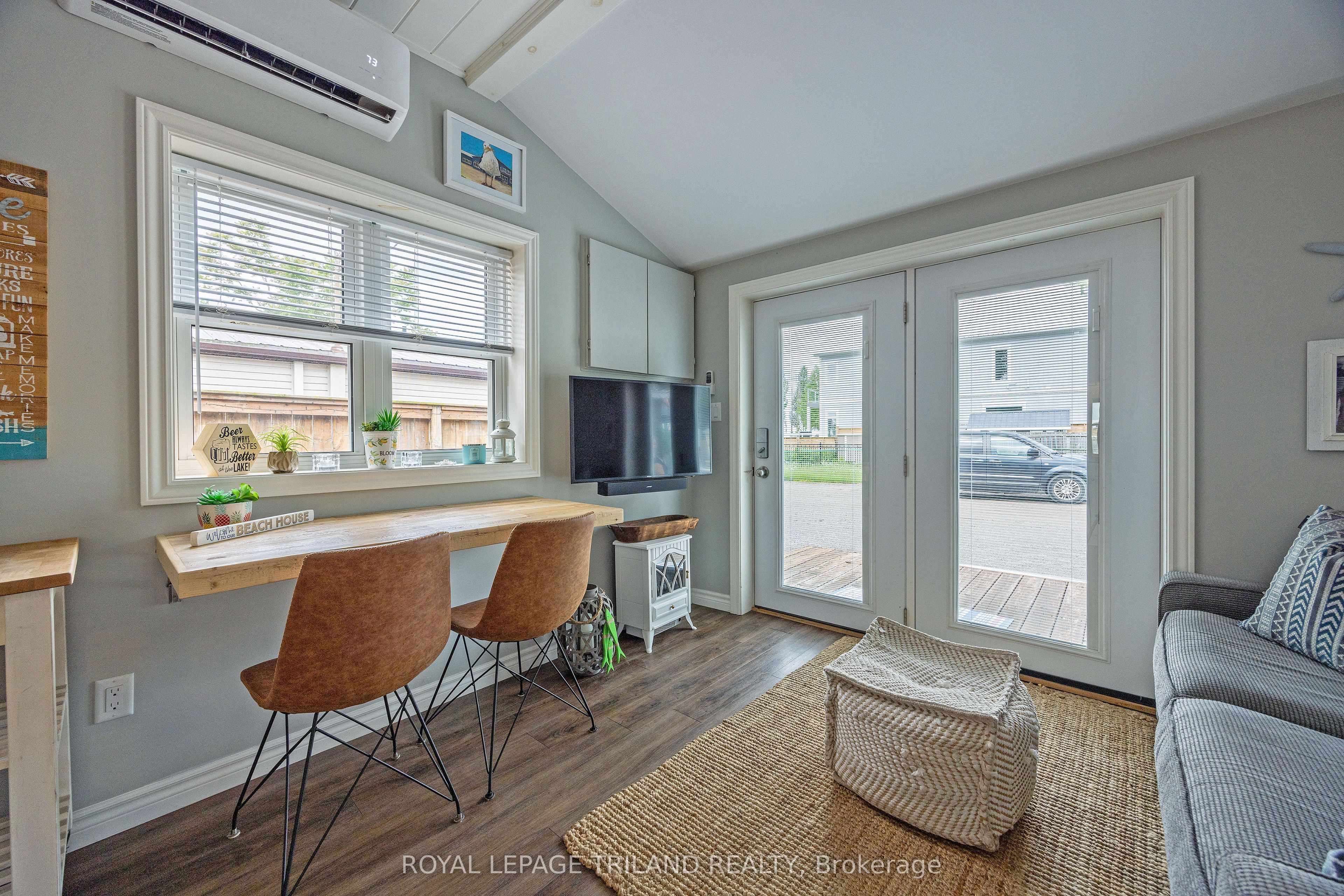 #d - 440 West Edith Cavell Boulevard Property Photo 9