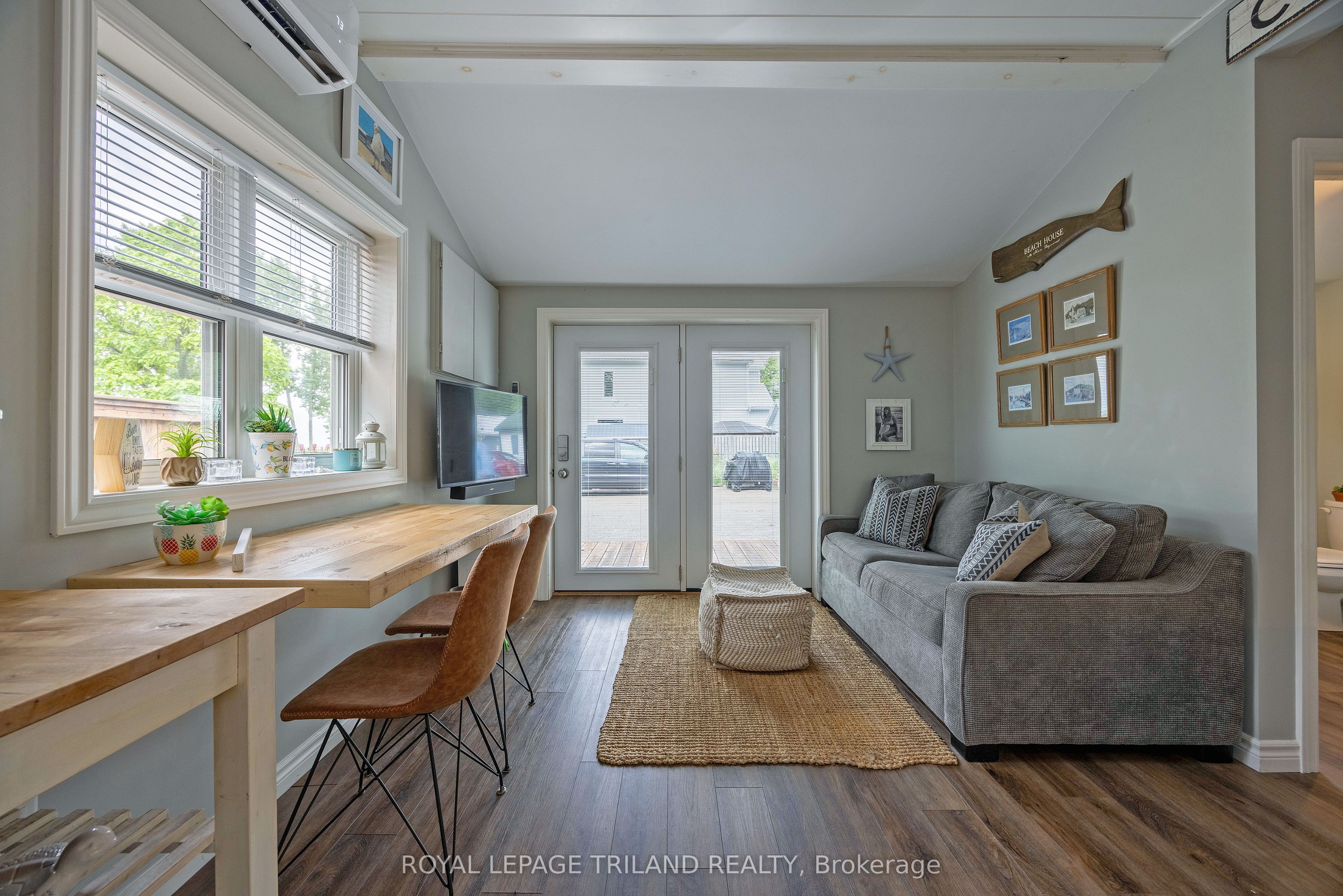 #d - 440 West Edith Cavell Boulevard Property Photo 10